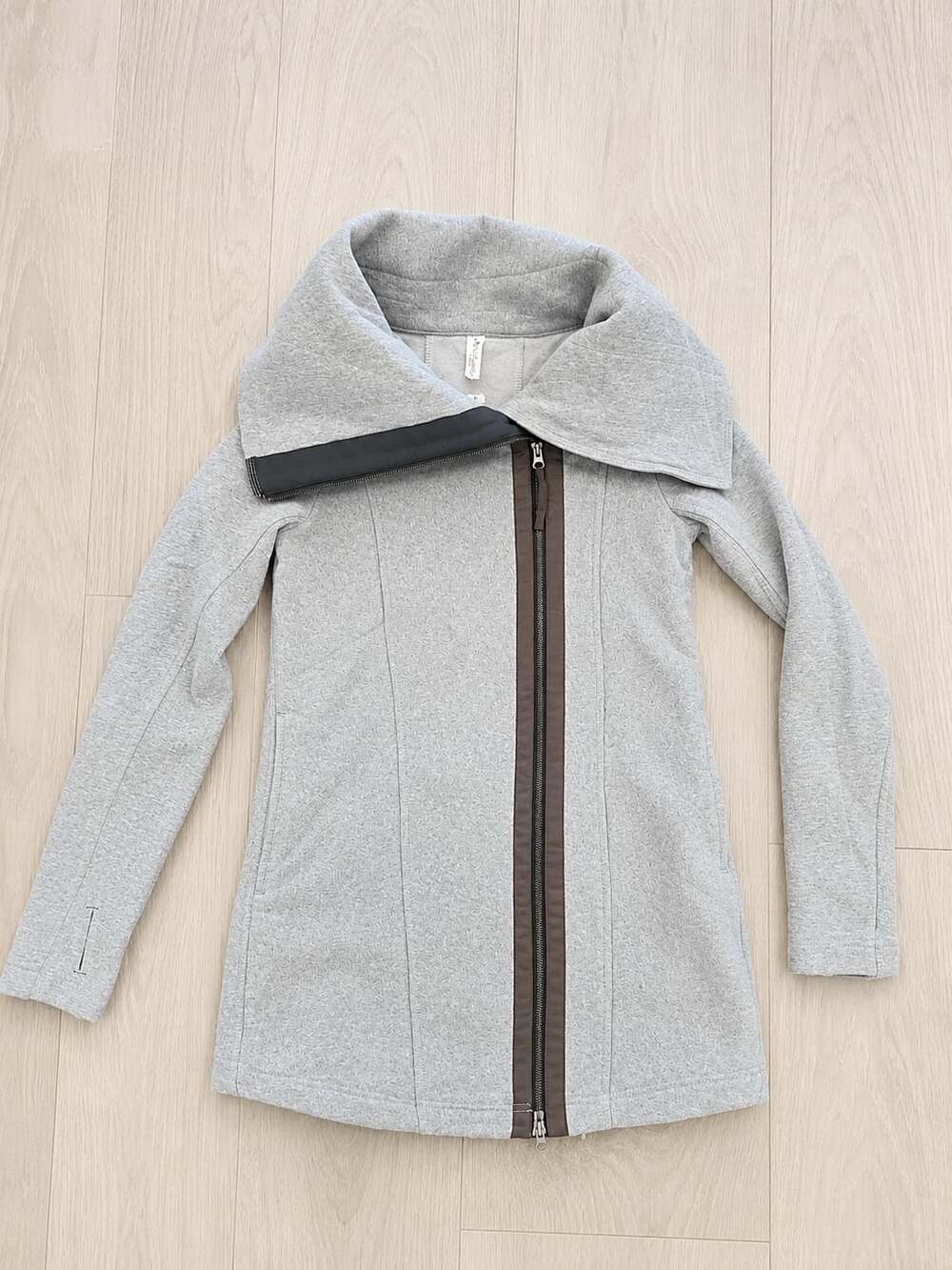 Lululemon Virasana Blanket Wrap Gray Zip jacket / Coat women’s Sz 6